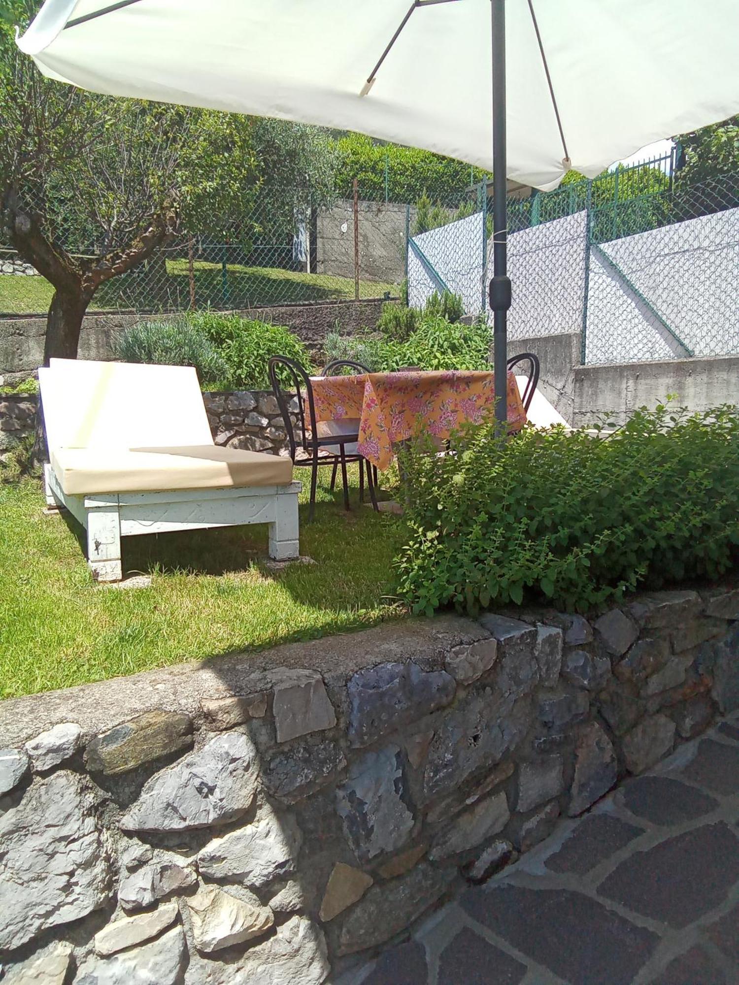 Ca Negra Ca Negra Suite Costa Volpino Exterior photo